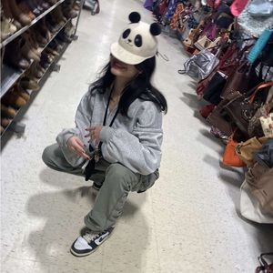 Meet your Posher, Mira